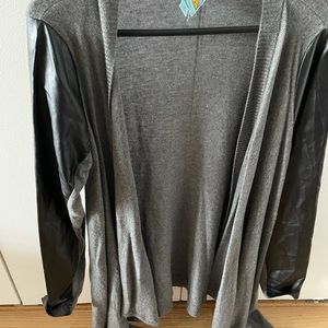Grey cardigan with leather sleeves